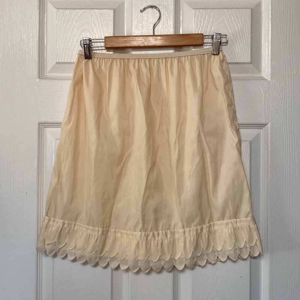 VTG 50’s 60’s Nude Nylon Half Slip Scalloped Hem